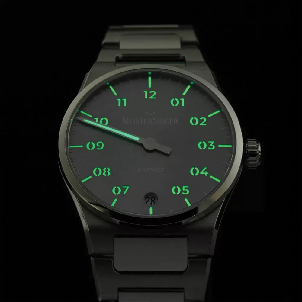 Kaenos 40mm - Grey on Bracelet