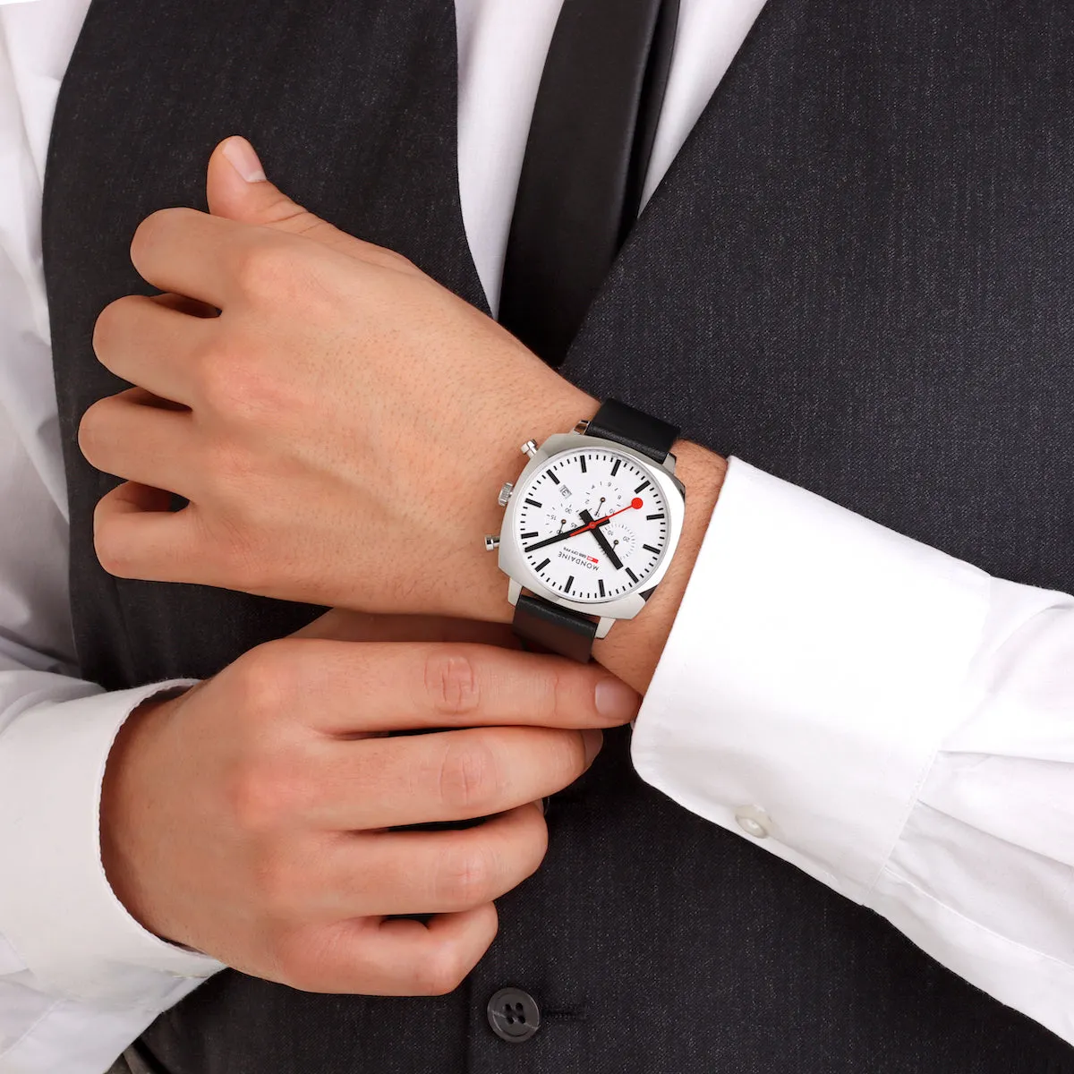 Mondaine Official Swiss Railways Cushion Set Watch